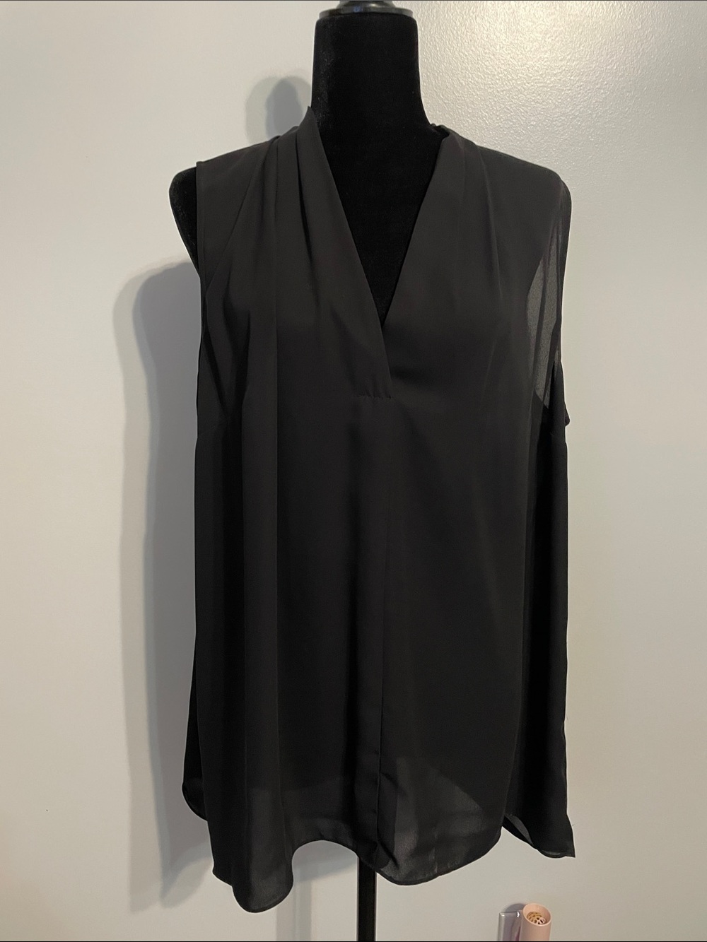 Vince Camuto Women's Black Sleeveless V-Neck Blouse